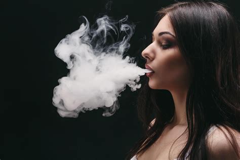 smoking girl pic